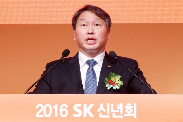 '스캔들 고백' 7일만에 모습 드러낸 최태원 회장