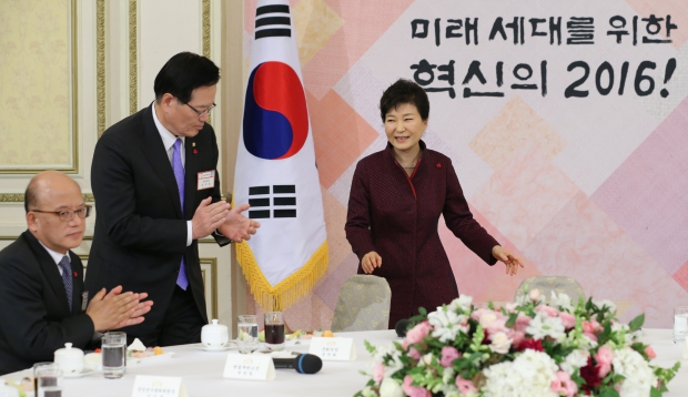 박 대통령 "정치권, 민생에 모든 것 걸고 스스로 개혁해야"