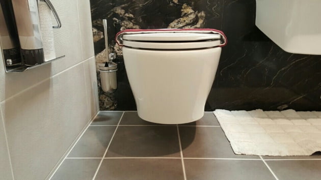 층상배관 시스템을 적용한 신반포자이 욕실.