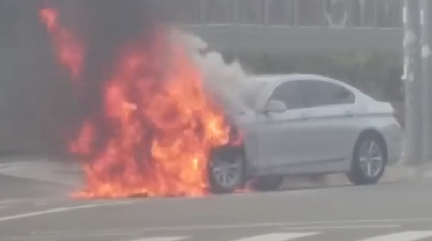 서울 상암동에서 발생한 BMW 자동차 화재 장면. (사진=유튜브 동영상 화면 캡처.)