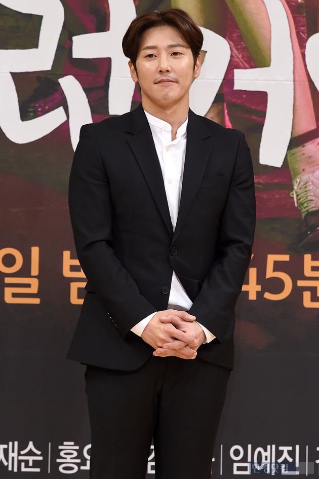 [HEI포토] 김영훈, '콧수염 기르고 멋지게~'