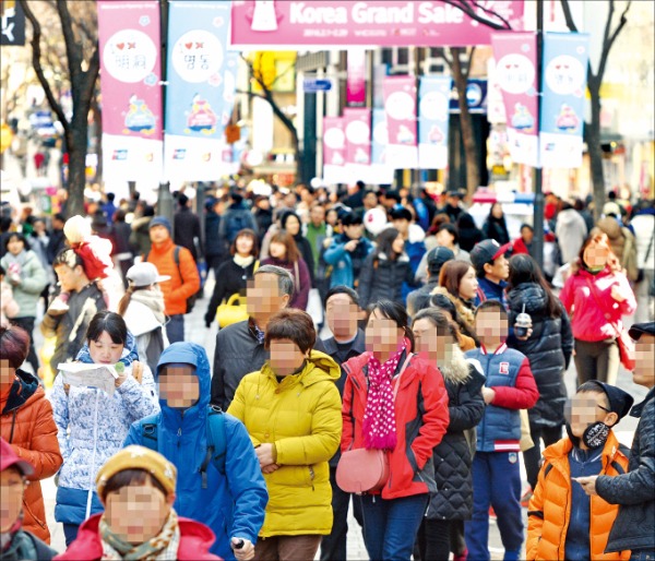   중국 춘제(설) 연휴에 명동을 찾은 중국인 관광객들 