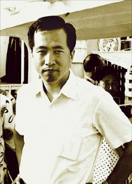 1969년 동원 31호가 인도양 어장을 향해 떠나기 전 출어식에서 김재철 회장(당시 35세) .