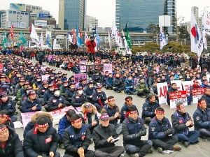  제 발등 찍는 투쟁노조…가입률 '뚝' 노동공급 독점, 임금인상 압박