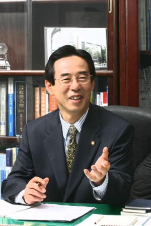 홍창선 전 카이스트대 총장, 더불어민주당 공천관리위원장 임명