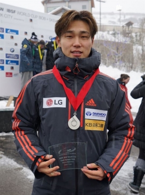 윤성빈, 스켈레톤 월드컵 사상 첫 금메달