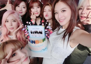 레인보우 재경, 컴백 맞이 완전체 셀카 공개 &#34;우리가 돌아왔어요&#34;