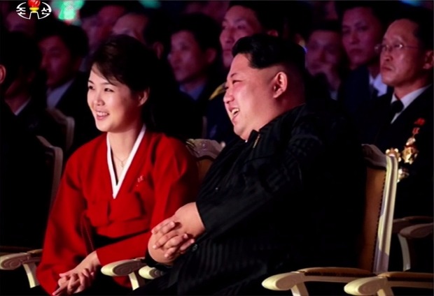 북한이 지난 13일 김정은 국방위원회 제1위원장이 참석한 가운데 장거리 미사일 '광명성 4호' 발사에 기여한 관계자들을 위한 환영 연회를 열었다고 조선중앙TV 등 매체가 15일 보도했다. 