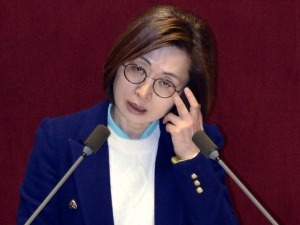 '필리버스터' 4명 발언 27시간…은수미 618분 최장기록