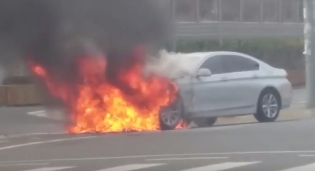 서울 상암동에서 발생한 BMW 자동차 화재 장면. 사진=유튜브 동영상 화면.