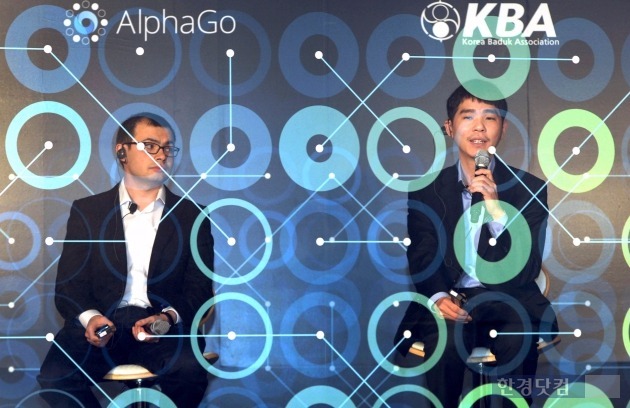 이세돌 알파고 대결 중계 (왼쪽부터) 데미스 하사비스 구글 딥마인드 CEO와 이세돌 9단. 사진=한국경제 DB