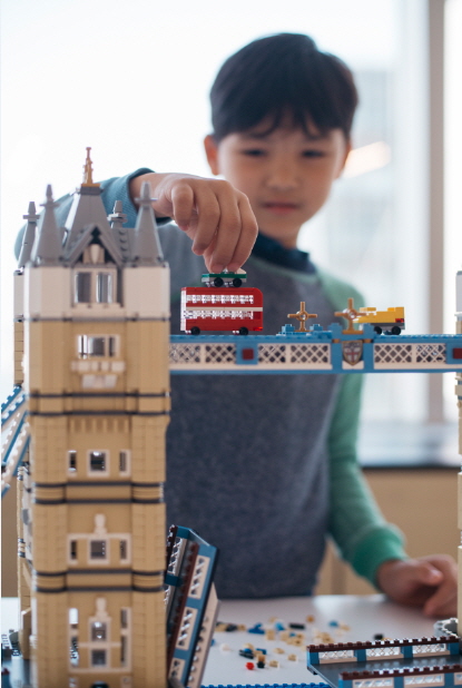 EF, 레고와 함께 개발한 언어 학습 프로그램으로 EF LEGO 캠프 개최