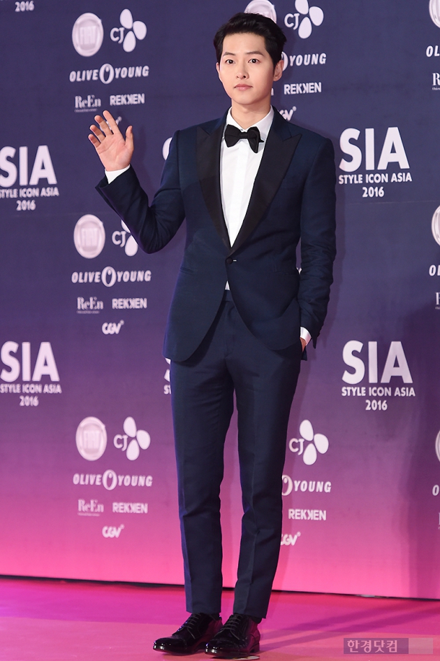 [HEI포토] 송중기, '여자들 마음 흔들어놓는 부드러운 모습' (SIA 2016)