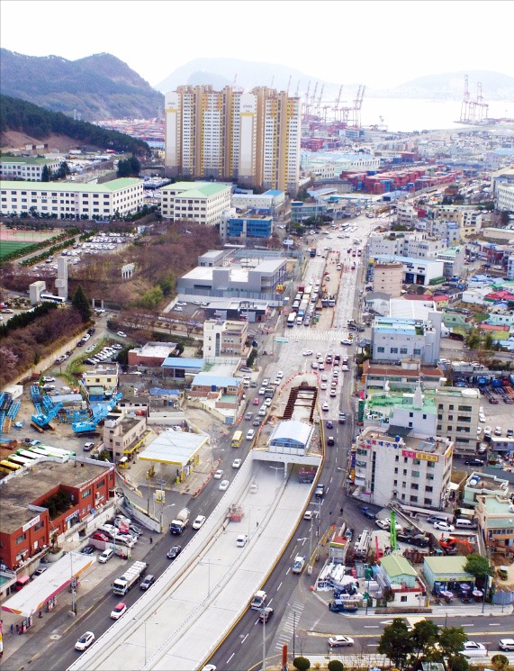 모습 드러낸 부산 고가·지하차도