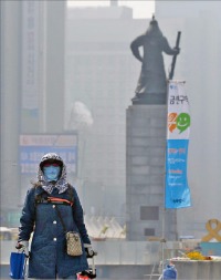 미세먼지에 갇힌 서울의 봄