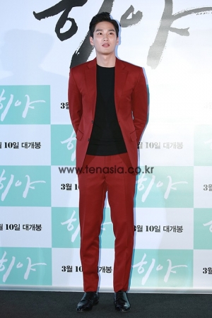 [TEN PHOTO] 안보현, 모델 출신다운 우월한 기럭지 (히야)
