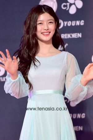 &#39;SIA&#39; 김유정 “피부 관리? 아무 것도 안 하는 편...세수만 깨끗이”