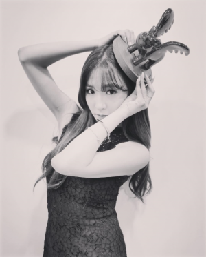 소녀시대 티파니, 스타일 아이콘 수상 인증샷 &#39;모델 포즈&#39;
