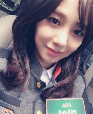 &#39;클릭유어하트&#39; AOA 민아, 교복도 완벽하게 소화하는 &#39;풋풋한 미모&#39;