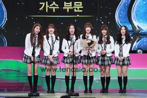 [TEN PHOTO] 출연자상 가수 부문 수상한 걸그룹 여자친구(한국PD대상)