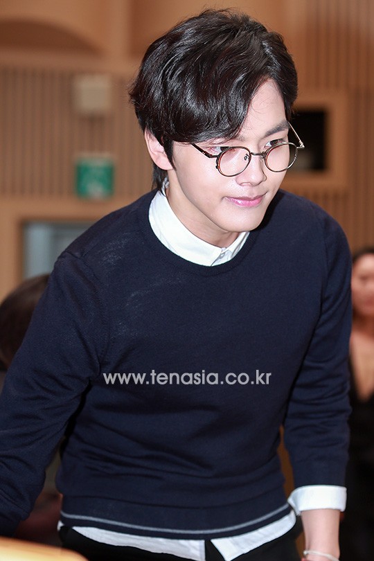 TEN PHOTO 여진구 안경 쓴 진구 오빠 대박 | 텐아시아 Ten Photo 여진구 안경 쓴 진구 오빠 대박 | 텐아시아