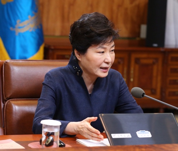 박근혜 대통령이 7일 청와대에서 열린 수석비서관회의에서 모두발언하고 있다.연합뉴스