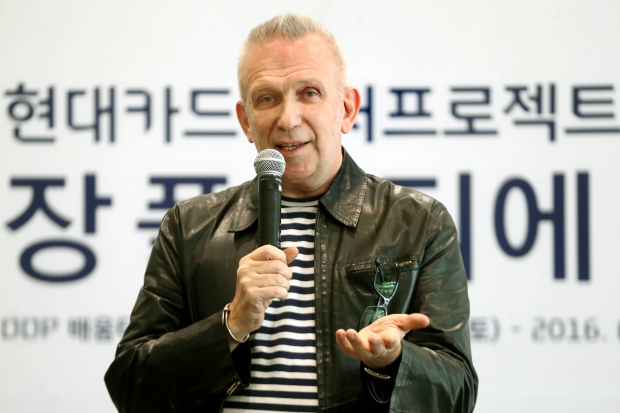 (서울=연합뉴스) 김수진 기자 = 세계적인 패션 디자이너 장 폴 고티에가 25일 오전 서울 동대문디자인플라자(DDP)에서 열린 '현대카드 컬처프로젝트 21 장 폴 고티에 전’개막에 앞서 진행된 기자간담회에서 인사말을 하고 있다.