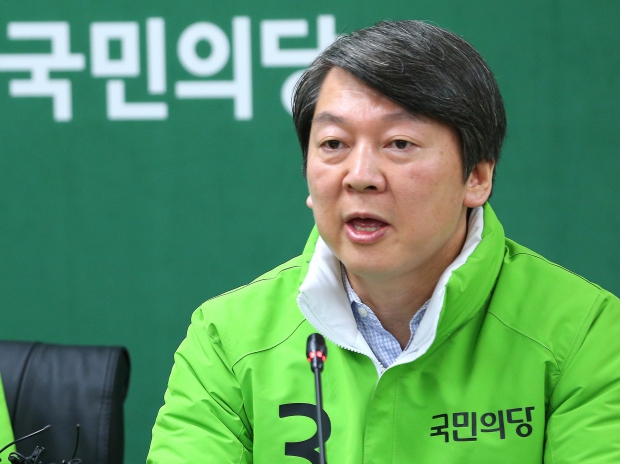 (서울=연합뉴스) 황광모 기자 = 국민의당 안철수 공동대표가 28일 오전 서울 마포당사에서 열린 선거대책위원회의에 참석해 발언하고 있다. 안 대표는 박근혜 대통령을 비롯한 새누리당의 공천 내홍과 더불어민주당 김종인 비대위 대표의 광주 발언에 대해 강력비판 했다.