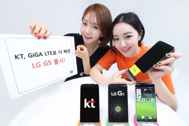 KT는 31일 전국 올레매장 및 직영 온라인 ‘올레샵’을 통해 LG전자의 플래그십 스마트폰 ‘LG G5’를 공식 출시한다고 밝혔다. 