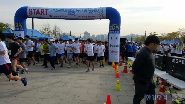 제8회 여의도 벚꽃마라톤대회 성황…한국마라톤TV 주최 · 모두투어 타이완 관광청 후원