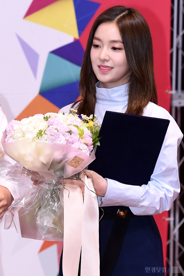 [HEI포토] 레드벨벳 아이린, '꽃보다 아름다워~'