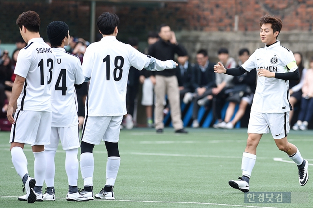 [HEI포토] 비스트 윤두준, '오늘 FC MEN 주장은 나'