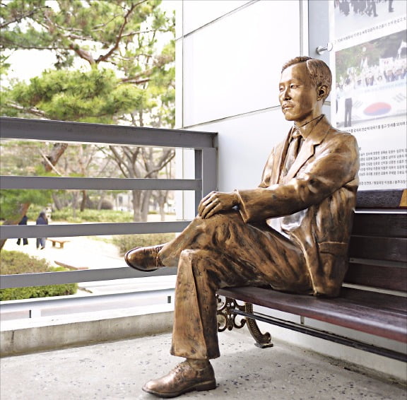 [한국 근현대사 공부] 나라를 빼앗긴 뒤 '되찾자 운동' 시작…신문발행·국채보상 계몽운동 '역부족'