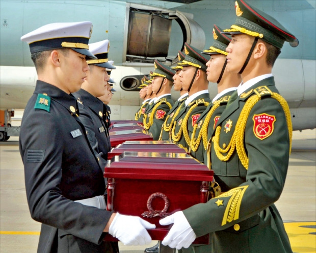 중국군 전사자 유해 인도