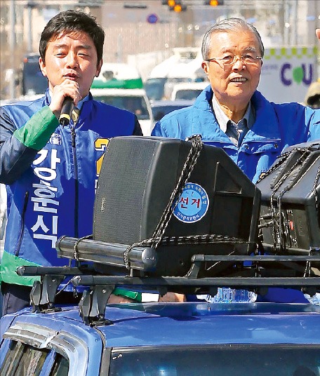 족욕 유세 김무성…픽업 유세 김종인…동심 호소 안철수