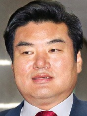 원유철 "차기 원내대표 빨리 선출…비대위원장직 넘길 것"