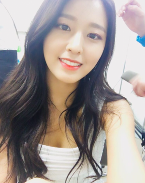 AOA 설현, 수줍게 미소 지으며 &#39;매력 발산&#39;