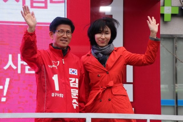노소영 아트센터 나비 관장, 김문수 지원유세 '눈길'