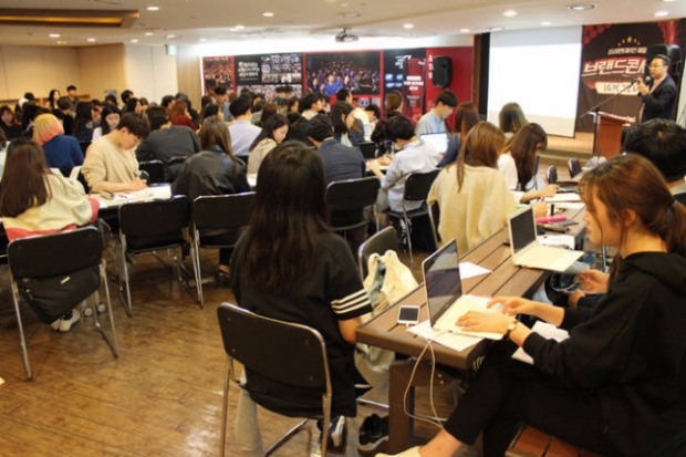 지난달 28일 브랜드아카데미 시즌10이 서울 동교동 화이트홀에서 열렸다. 이날 강의는 LG전자 PC마케팅팀 이동한 차장의 <진정성 마케팅> 주제로 진행됐다.