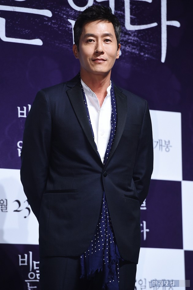 [HEI포토] 김주혁, '머플러로 깔금 포인트'