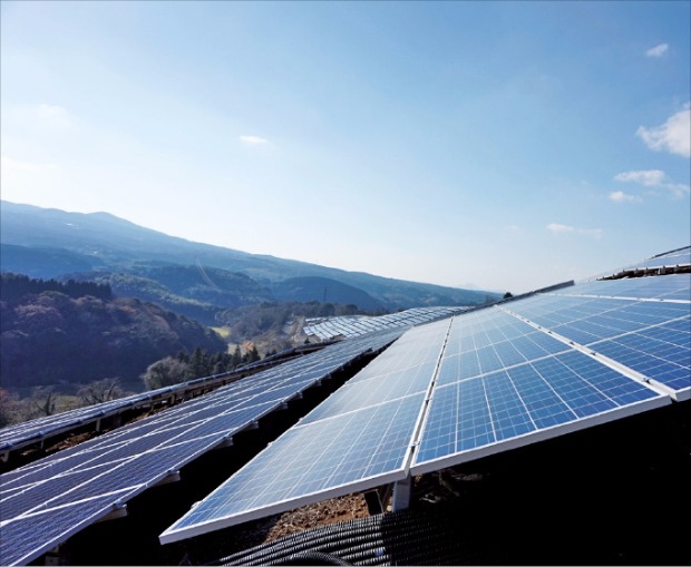 한화그룹이 지난해 1월 일본 오이타현에 준공한 24㎿ 규모 태양광발전소.  