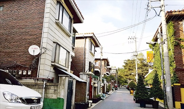 지구단위계획 결정으로 5층 미만 다세대주택 등의 건립이 가능해진 서울 개포동 구마을 일대. 조수영 기자