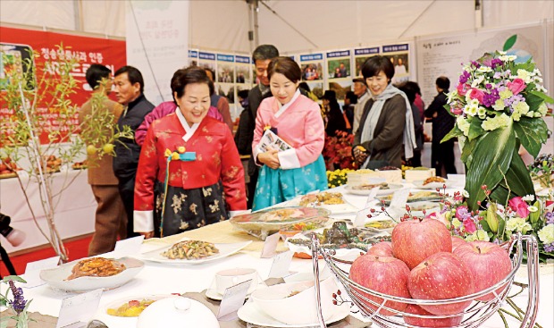 지난해 청송 사과축제 현장에 설치된 사과홍보관. 청송군청 제공
 