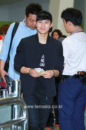 [TEN PHOTO] 제국의아이들 동준, 스냅백 뒤로 쓰고 꾸러기미 가득