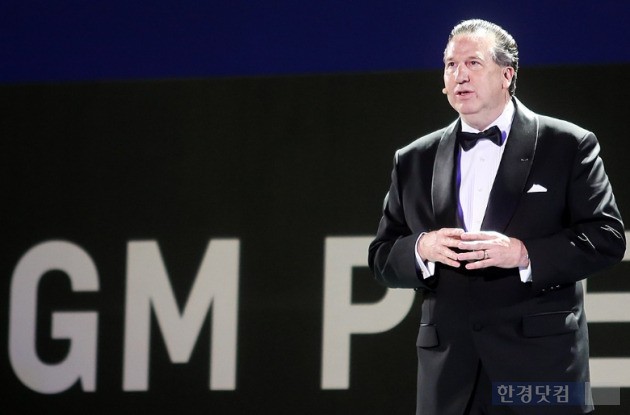 데일 설리번 한국지엠 영업·A/S·마케팅부문 부사장이 이날 GM 프리미어 나이트 행사에서 제품에 대해 설명하고 있는 모습. (사진=쉐보레)