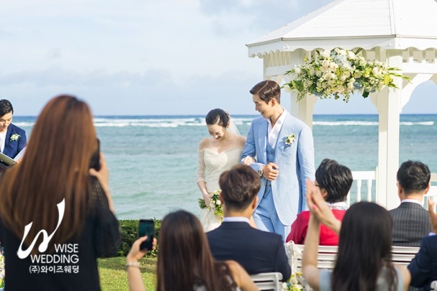"로맨틱한 하와이 결혼식"…신성록, 미모의 신부와 웨딩마치