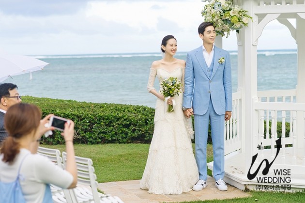 "로맨틱한 하와이 결혼식"…신성록, 미모의 신부와 웨딩마치