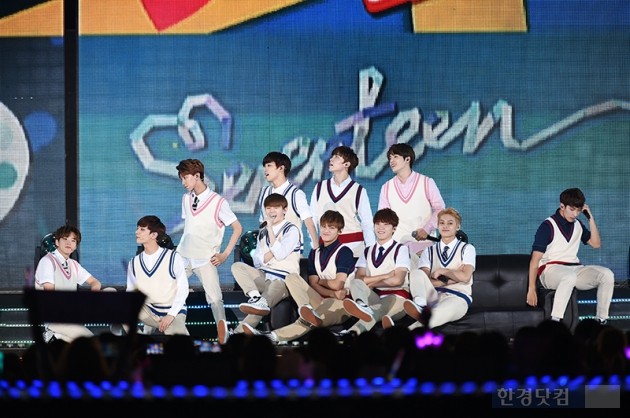 [HEI포토] 세븐틴, '시선 사로잡는 퍼포먼스'