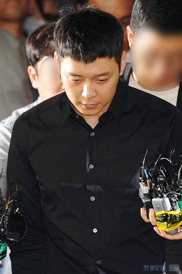 [HEI포토] 고개숙인 박유천