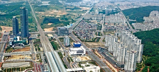 KTX천안아산역 인근에 들어선 불당동 고층 아파트 전경. 천안시 제공